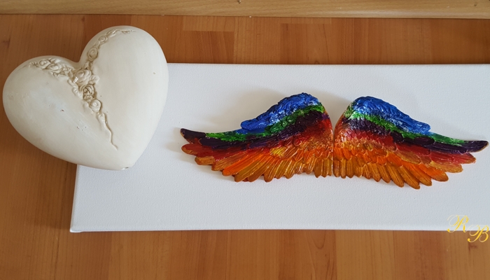 Fluegel Regenbogen mit Herz